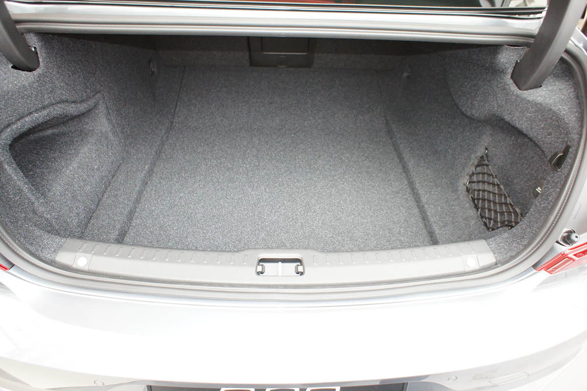 Tavita portbagaj Volvo S90 fabricatie 09.2016 - prezent, caroserie sedan, AWD, kit de reparatie, nu corespunde pentru PHEV #1 - Auto Alorria