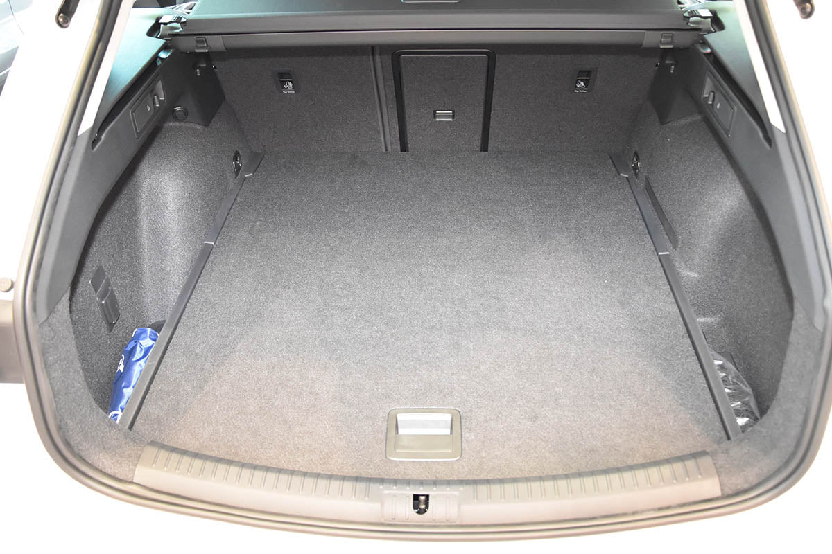 Tavita de portbagaj Seat Leon e-Hybrid, caroserie Combi, fabricatie 2020 - prezent, portbagaj superior - 7