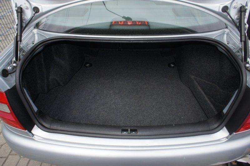 Tavita de portbagaj Audi A4 B5, caroserie Sedan, fabricatie 1995 - 10.2001, bancheta rabatabila #1