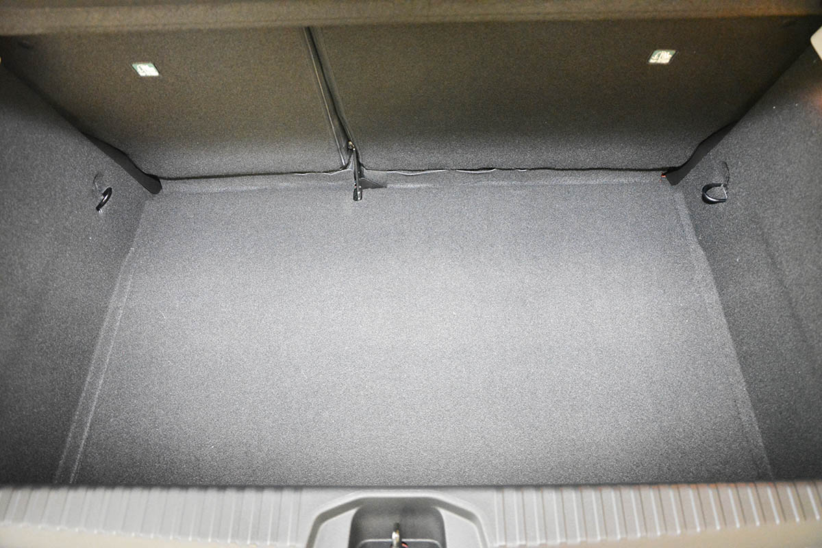 Tavita de portbagaj Renault Clio V, caroserie Hatchback, fabricatie 09.2019 - prezent, portbagaj inferior #1