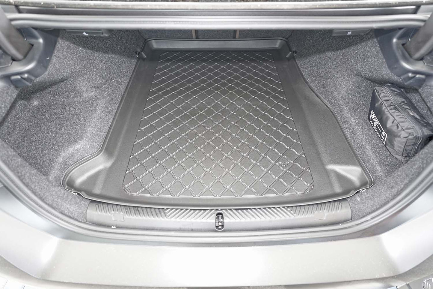 Tavita portbagaj BMW i5 G60 fabricatie 10.2023 - prezent, caroserie sedan #1 - Auto Alorria