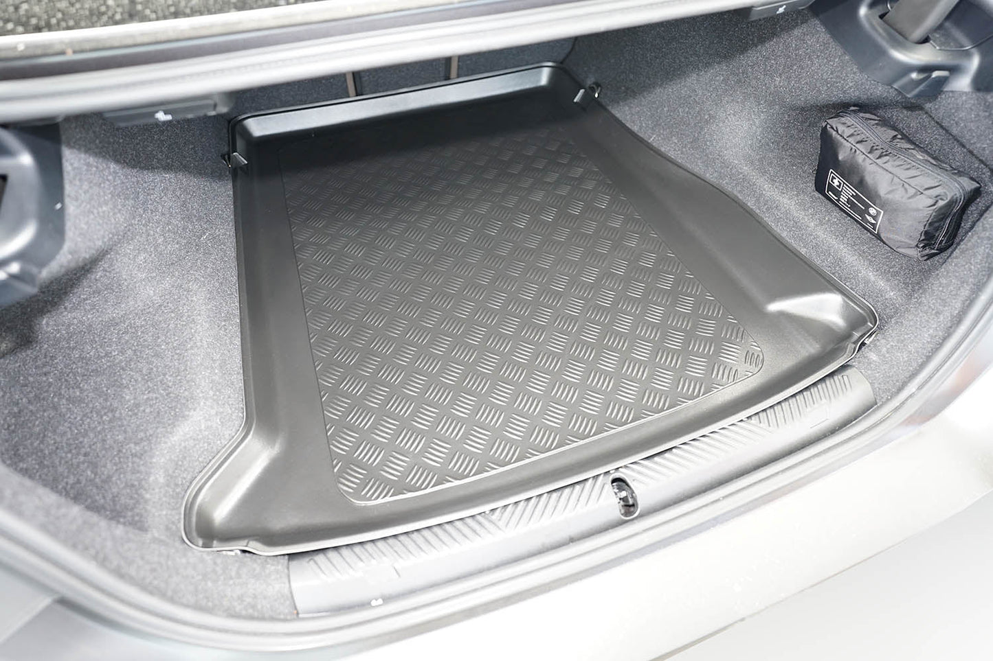 Tavita portbagaj BMW i5 G60 fabricatie 10.2023 - prezent, caroserie sedan #2 - Auto Alorria