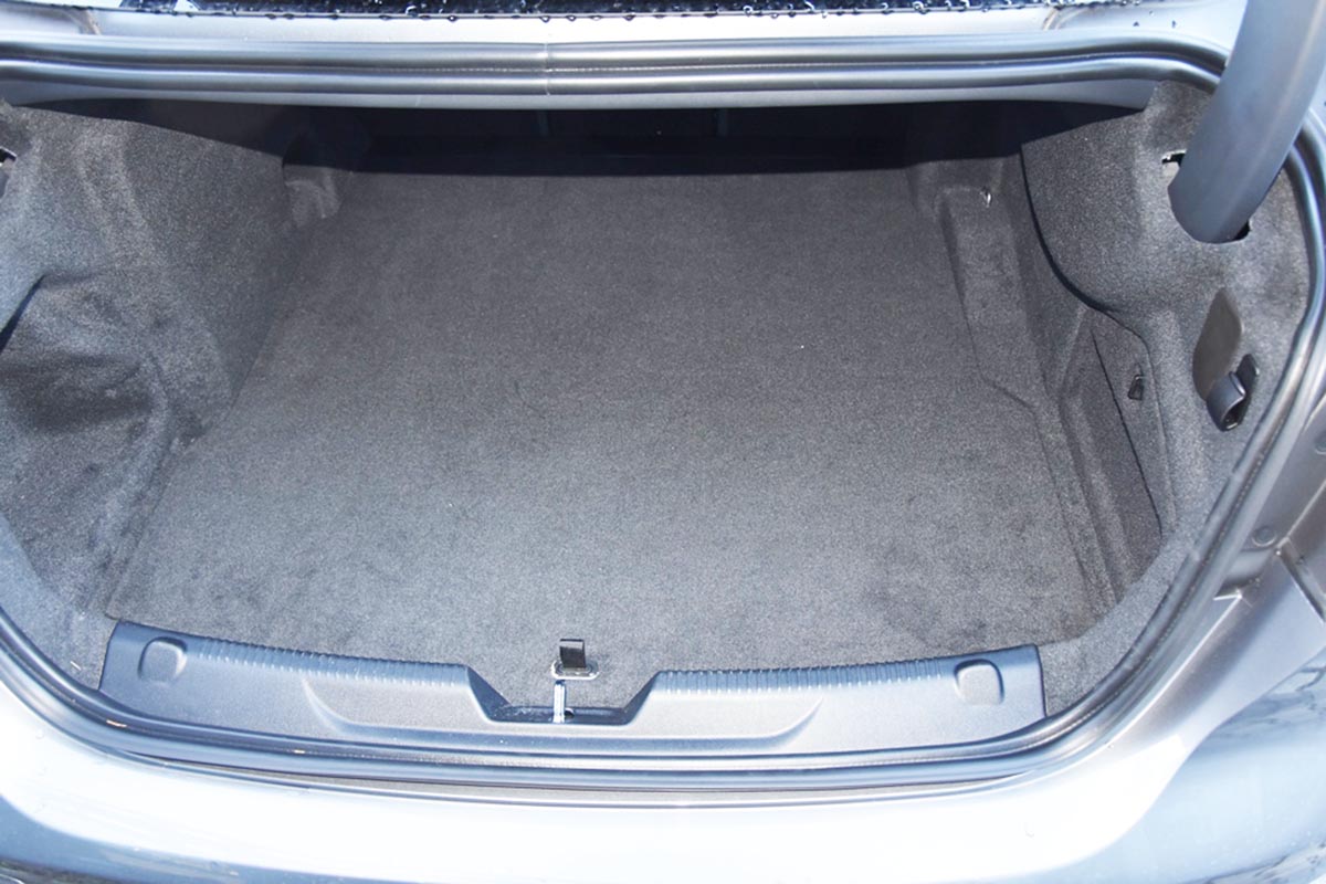 Tavita de portbagaj Jaguar XE, caroserie Sedan, fabricatie 2019 - prezent, Facelift - 9