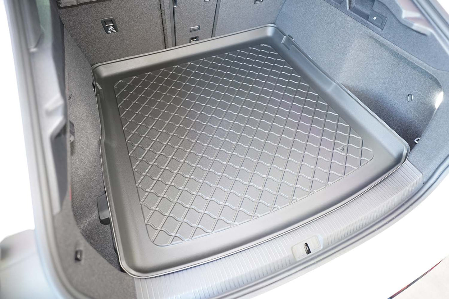 Tavita portbagaj Volkswagen ID.7 fabricatie 06.2024 - prezent, caroserie combi, portbagaj superior, podea variabila in pozitie superioara #1