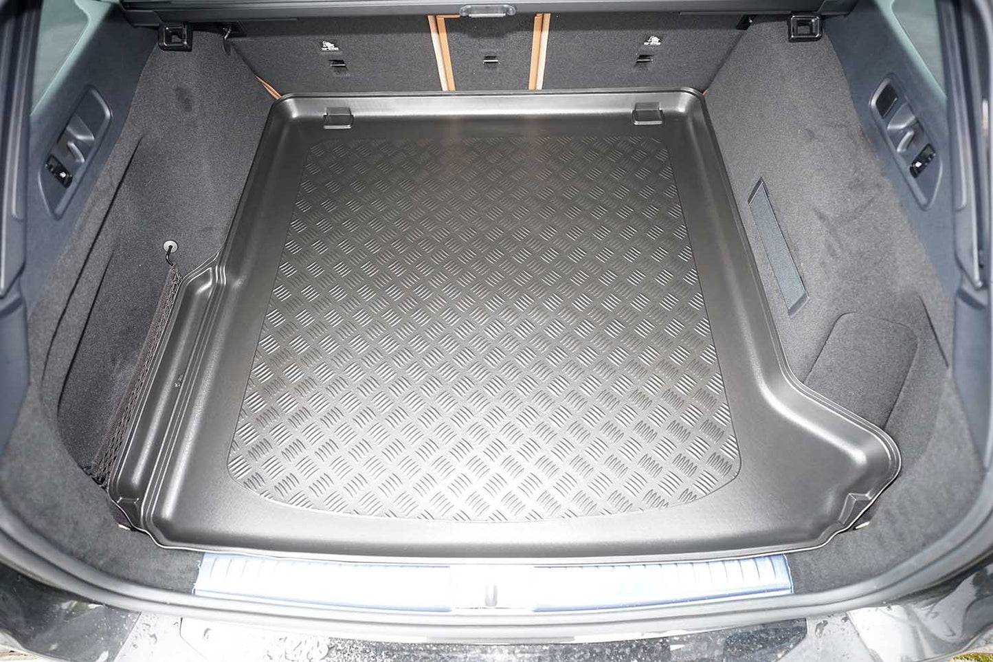Tavita portbagaj Mercedes E-Class W214 T-Modell fabricatie 08.2023 - prezent, caroserie combi, nu corespunde pentru PHEV, cu ureche detasabila pe stanga #2 - Auto Alorria