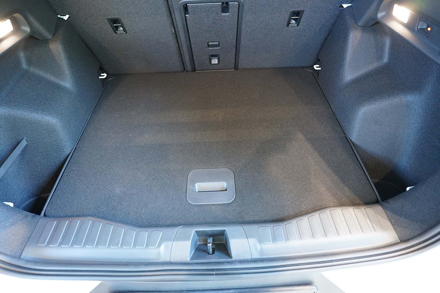 Tavita portbagaj Ford Explorer VI EV fabricatie 06.2024 - prezent, caroserie suv, portbagaj superior, podea variabila in pozitie superioara #1 - Auto Alorria