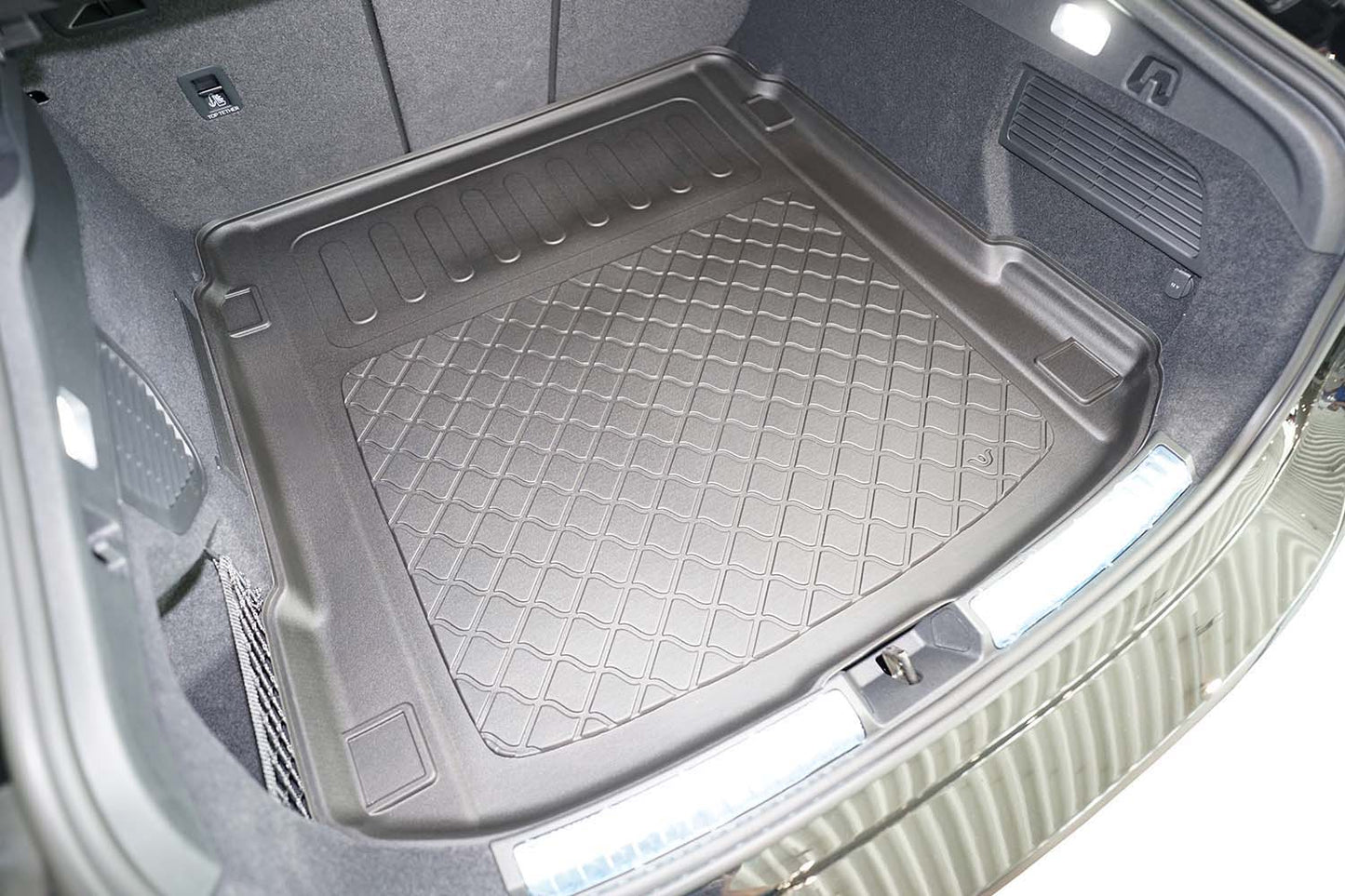 Tavita portbagaj Audi A5 III MHEV fabricatie 11.2024 - prezent, caroserie sedan #1 - Auto Alorria