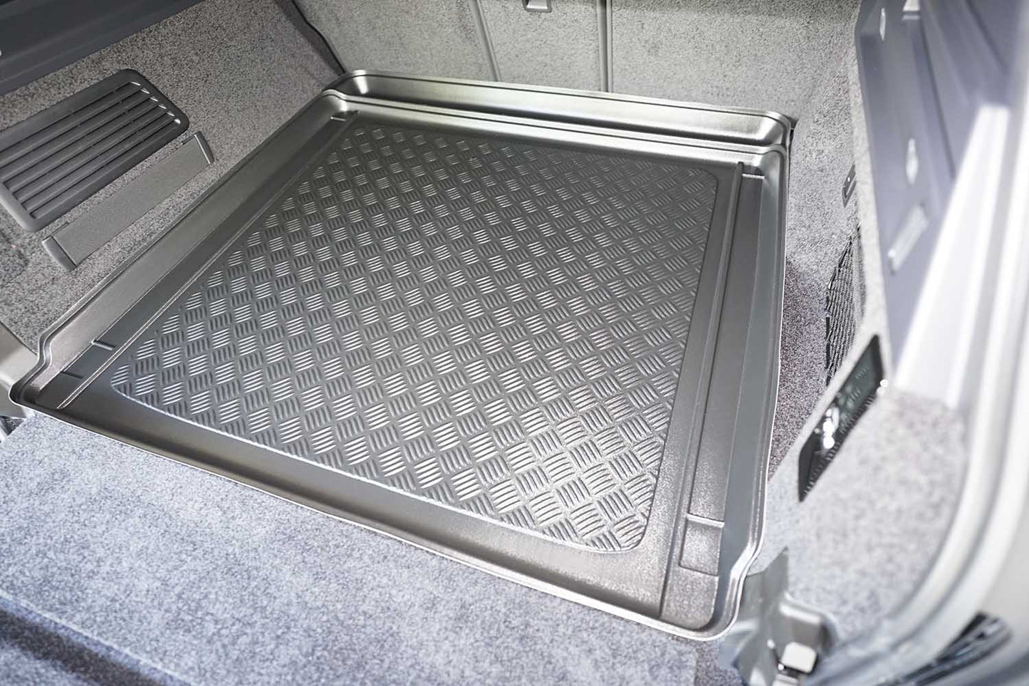 Tavita portbagaj Land Rover Range Rover V PHEV fabricatie 11.2021 - prezent, caroserie suv, 5 locuri, ampatament scurt, lungime ajustabila #1