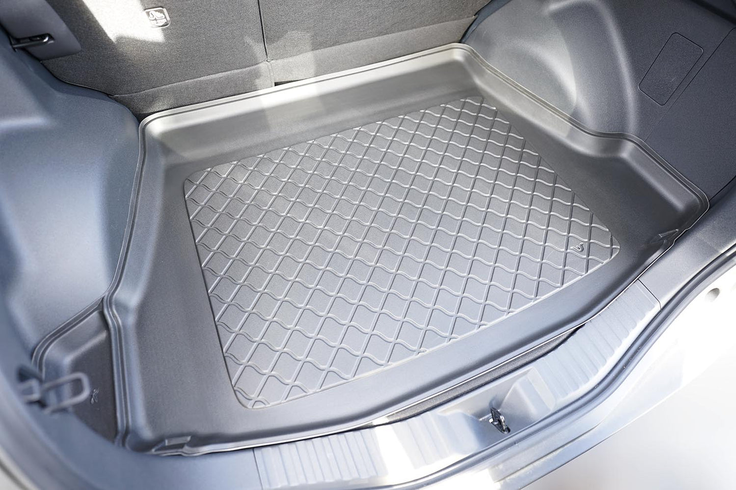 Tavita portbagaj Toyota bZ4X fabricatie 07.2022 - prezent, caroserie suv, portbagaj superior, cu ureche detasabila pentru subwoofer #1