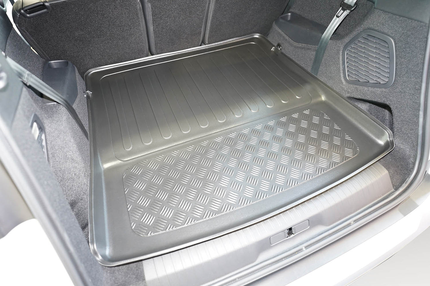 Tavita portbagaj Peugeot 5008 III Hybrid (MHEV) fabricatie 10.2024 - prezent, caroserie suv, 7 locuri, rand 3 culcat #2 - Auto Alorria