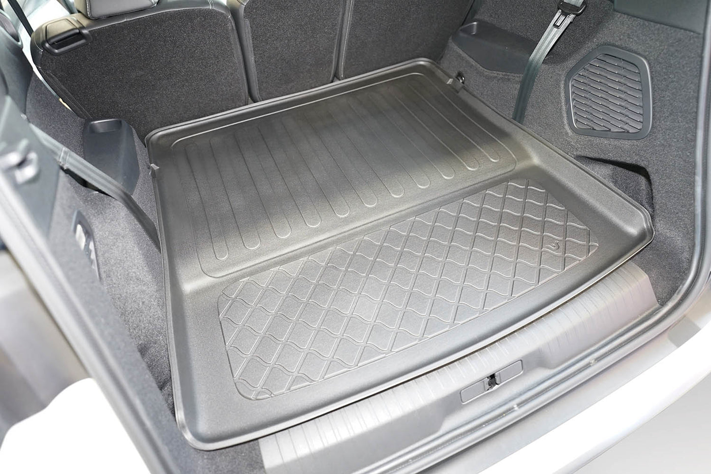 Tavita portbagaj Peugeot 5008 III Hybrid (MHEV) fabricatie 10.2024 - prezent, caroserie suv, 7 locuri, rand 3 culcat #1 - Auto Alorria