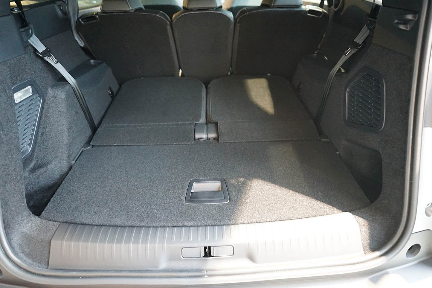 Tavita portbagaj Peugeot 5008 III PHEV fabricatie 10.2024 - prezent, caroserie suv, 7 locuri, rand 3 culcat #1 - Auto Alorria