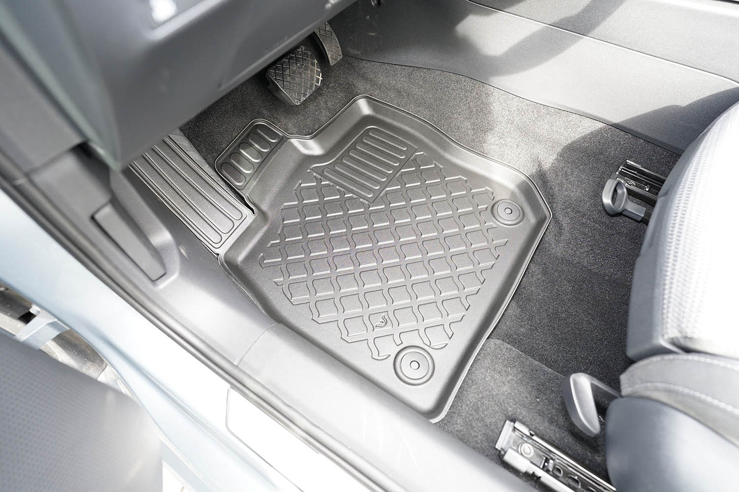 Covorase auto tip tavita Volkswagen Passat B9 MHEV, an fabricatie 11.2023 - prezent, caroserie combi | 603900