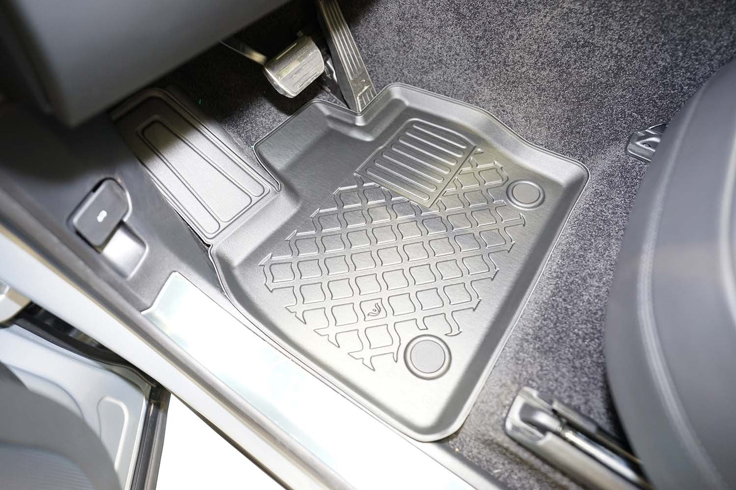 Covorase auto tip tavita Land Rover Range Rover V fabricatie 11.2021 - prezent, caroserie suv, 5 locuri, ampatament scurt #1