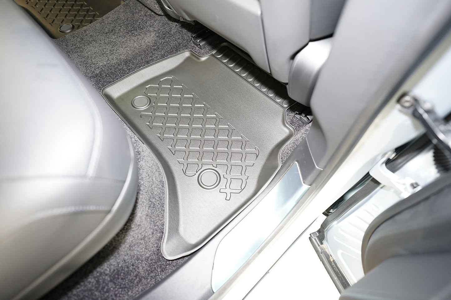 Covorase auto tip tavita Land Rover Range Rover V fabricatie 11.2021 - prezent, caroserie suv, 5 locuri, ampatament scurt #1
