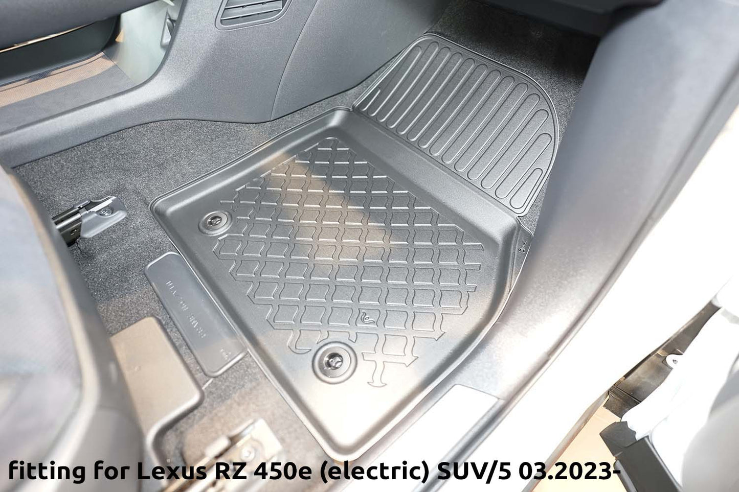 Covorase auto tip tavita Lexus RZ 450e fabricatie 03.2023 - prezent, caroserie suv #1