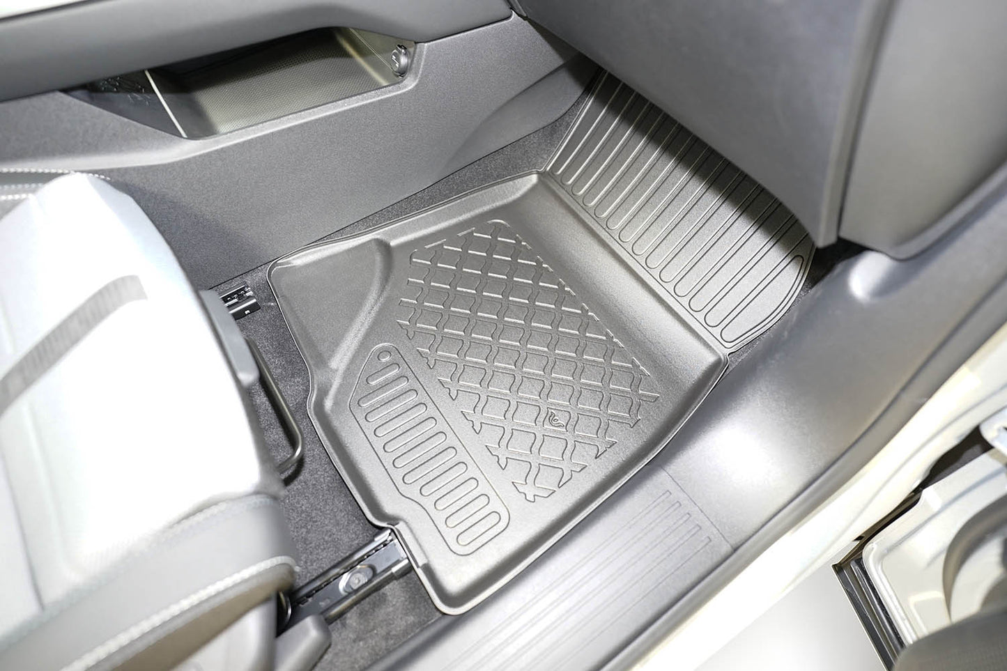 Covorase auto tip tavita Opel Grandland II Hybrid (MHEV) fabricatie 10.2024 - prezent, caroserie suv, nu corespunde pentru electric, al 3-lea rand exclus #1 - Auto Alorria