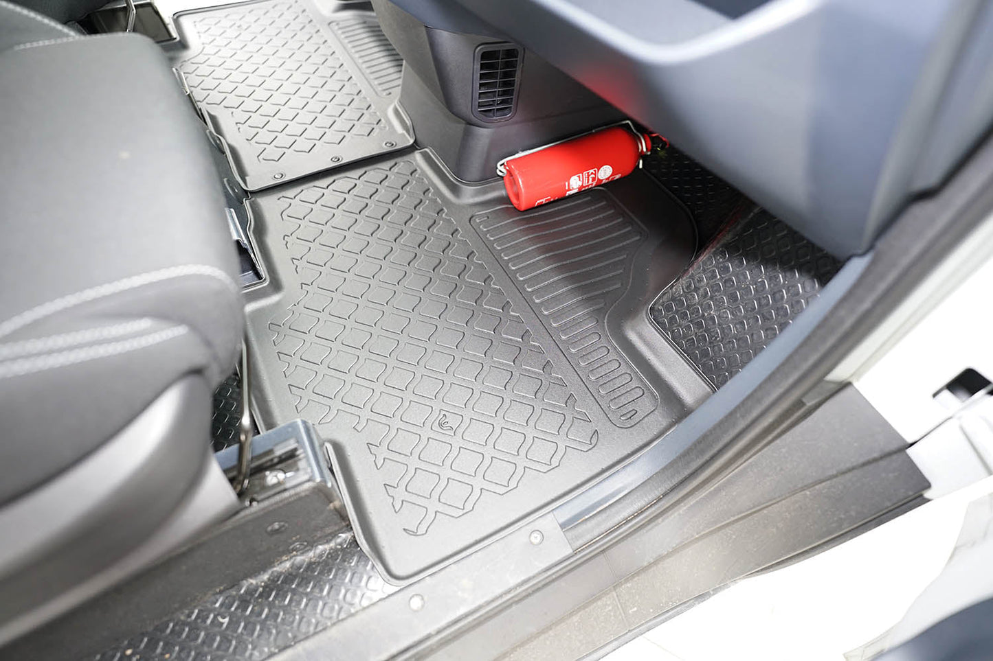 Covorase auto tip tavita Maxus E-Deliver 3, an fabricatie 2020 - prezent, caroserie van 2 locuri, ampatament scurt si lung | 654323