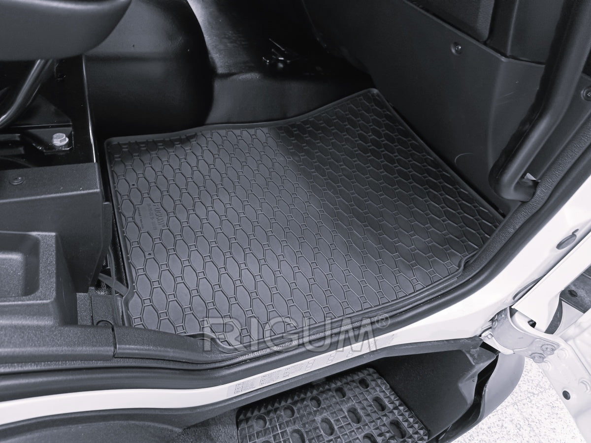 Covorase auto Iveco Eurocargo IV fabricatie 2015 - prezent, caroserie autoutilitara #1