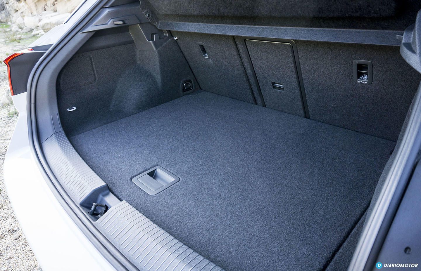 Tavita portbagaj Volkswagen T-Roc fabricatie 11.2017 - prezent (portbagaj superior) 3