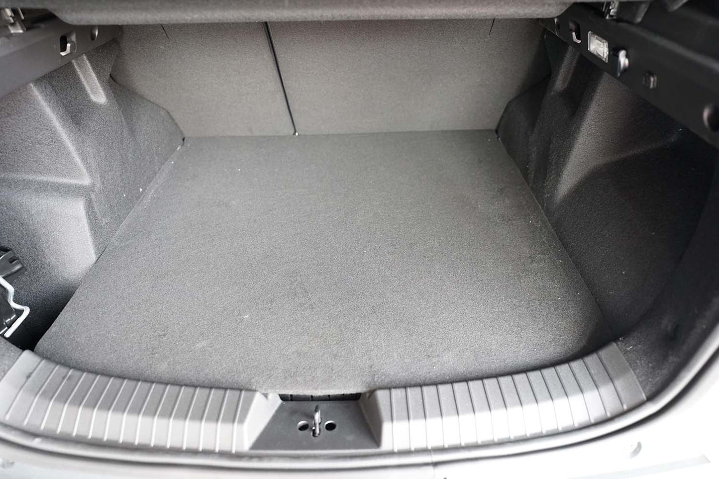 Tavita portbagaj Dacia Duster III MHEV fabricatie 06.2024 - prezent, caroserie suv, 4x2/4x4, portbagaj superior, podea variabila in pozitie superioara #1
