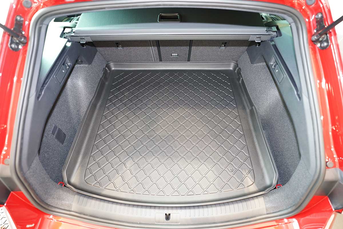 Tavita de portbagaj Seat Leon e-Hybrid, caroserie Combi, fabricatie 2020 - prezent, portbagaj superior - 4