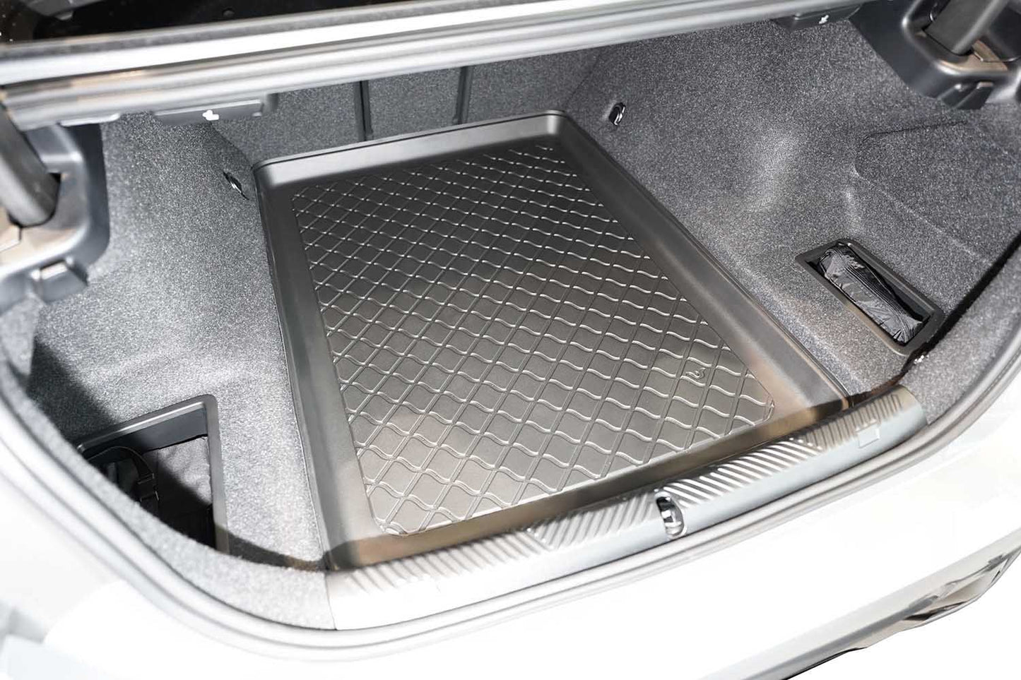 Tavita portbagaj BMW Seria 5 G60 fabricatie 10.2023 - prezent, caroserie sedan, nu corespunde pentru electric #2