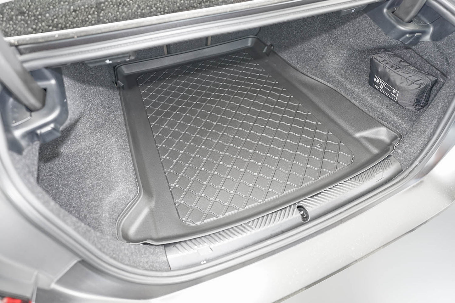 Tavita portbagaj BMW i5 G60 fabricatie 10.2023 - prezent, caroserie sedan #1 - Auto Alorria