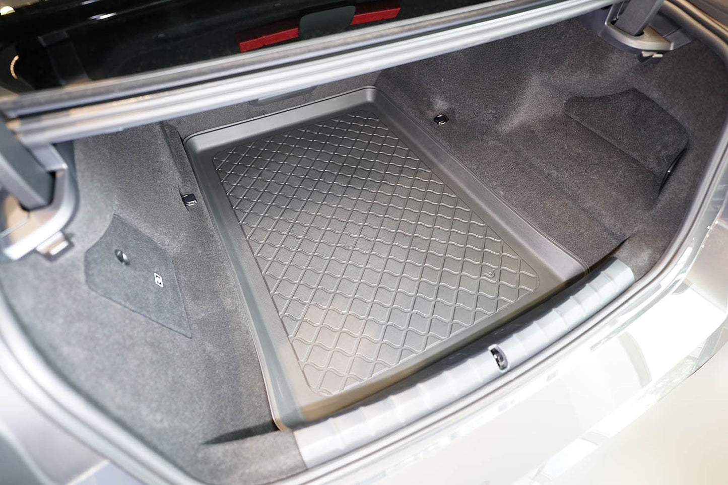 Tavita portbagaj BMW Seria 7 G70 PHEV fabricatie 03.2023 - prezent, caroserie sedan #1