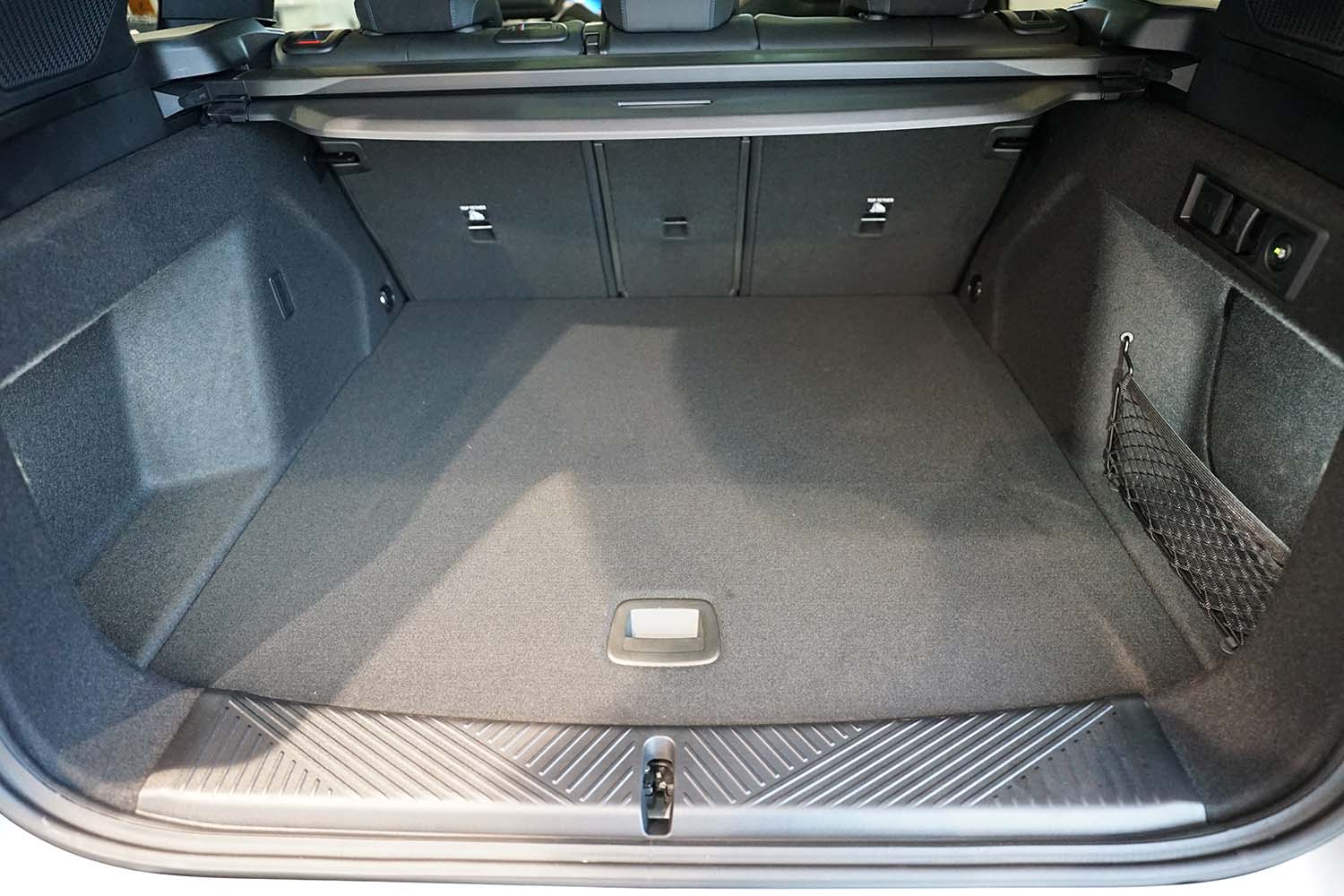 Tavita portbagaj BMW X3 G45 MHEV fabricatie 11.2024 - prezent, caroserie suv, cu ureche detasabila pe stanga #2 - Auto Alorria