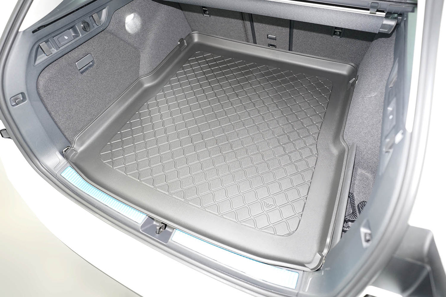 Tavita portbagaj Skoda Superb IV PHEV fabricatie 03.2024 - prezent, caroserie combi, podea variabila in pozitie superioara, fara separator #2