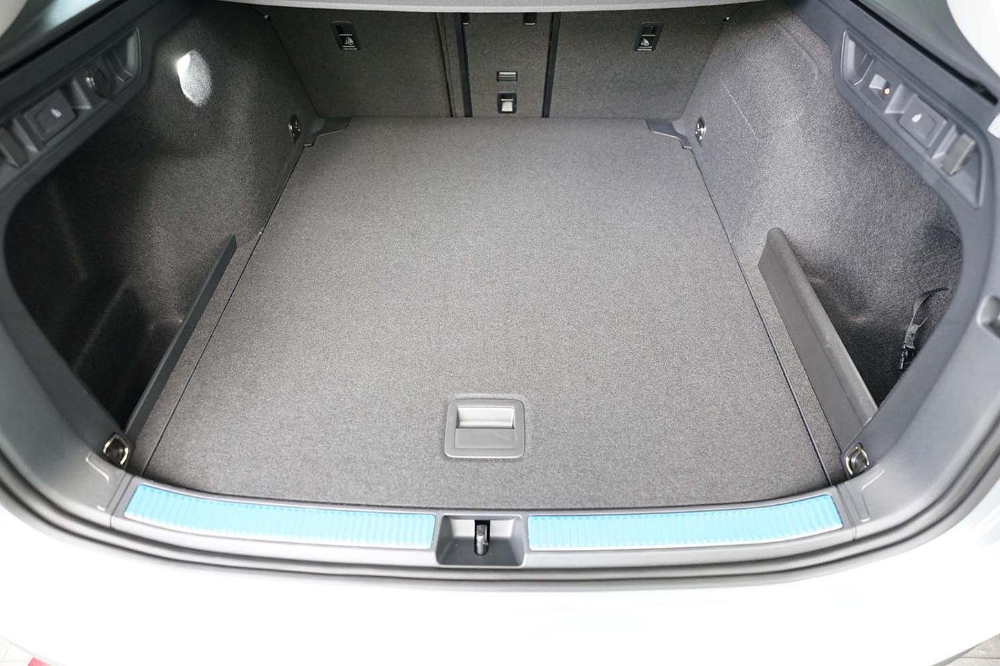 Tavita portbagaj Skoda Superb IV PHEV fabricatie 03.2024 - prezent, caroserie combi, podea variabila in pozitie superioara, fara separator #2