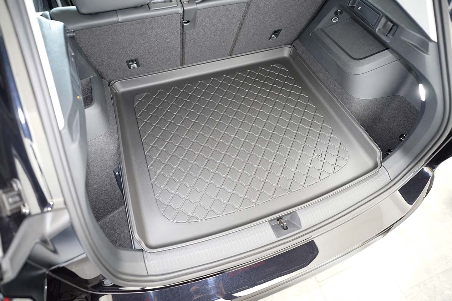 Tavita portbagaj Volkswagen Tiguan III MHEV fabricatie 11.2023 - prezent, caroserie suv, portbagaj superior, podea variabila in pozitie superioara #1