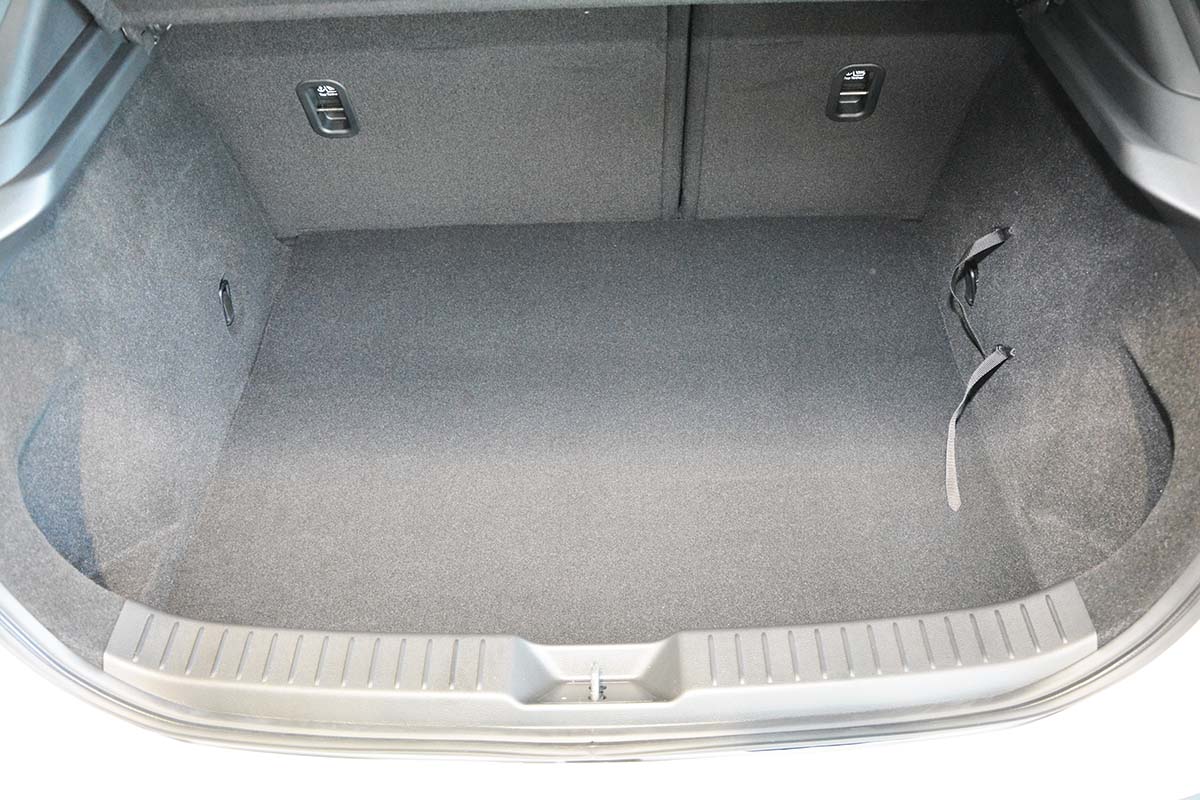 Tavita portbagaj Mazda CX-30 fabricatie 08.2019 - prezent, caroserie suv, fara sistem audio Bose, fara Smart Cargo System #1 - Auto Alorria