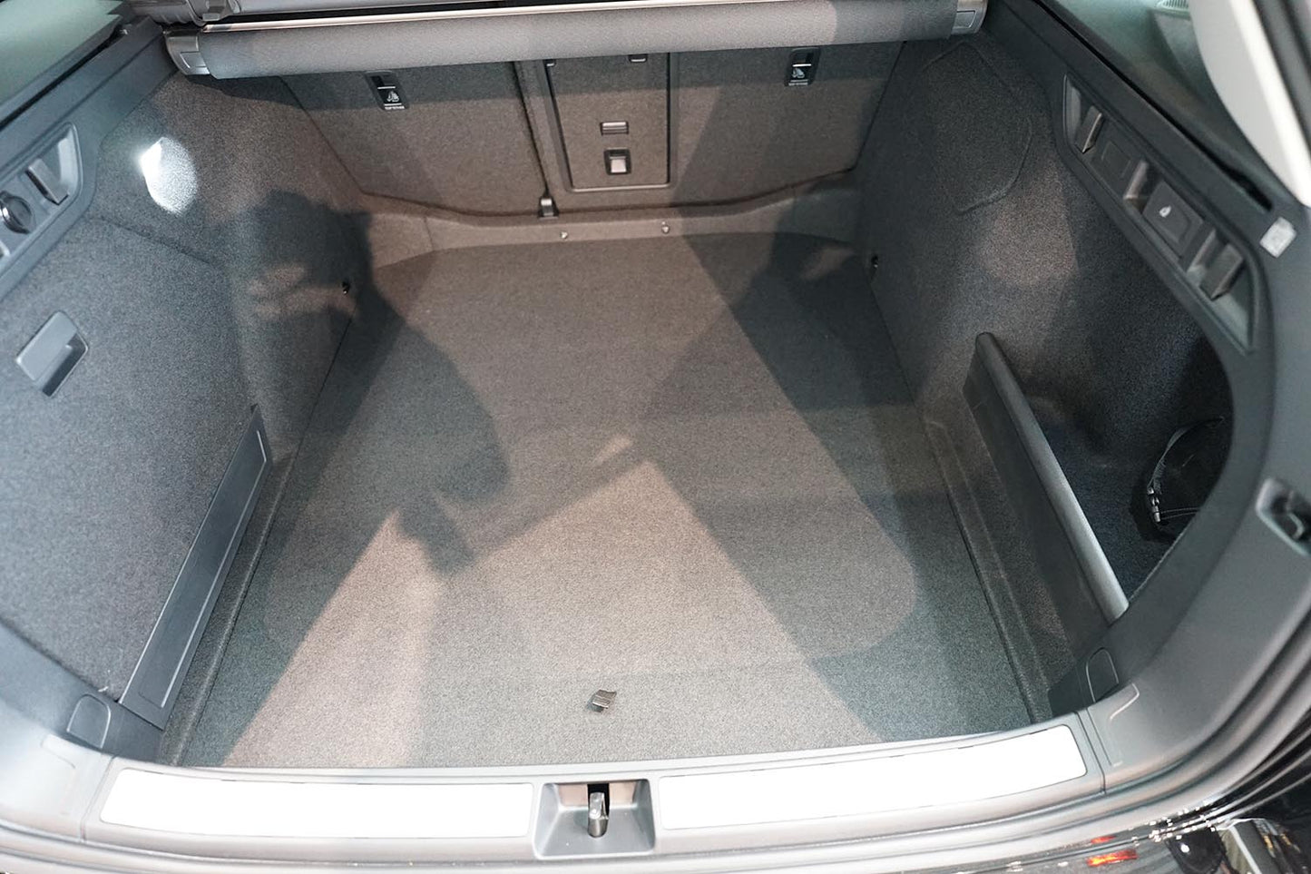 Tavita portbagaj Skoda Superb IV fabricatie 12.2023 - prezent, caroserie combi, portbagaj inferior, fara podea ajustabila pe inaltime, nu corespunde pentru PHEV #1