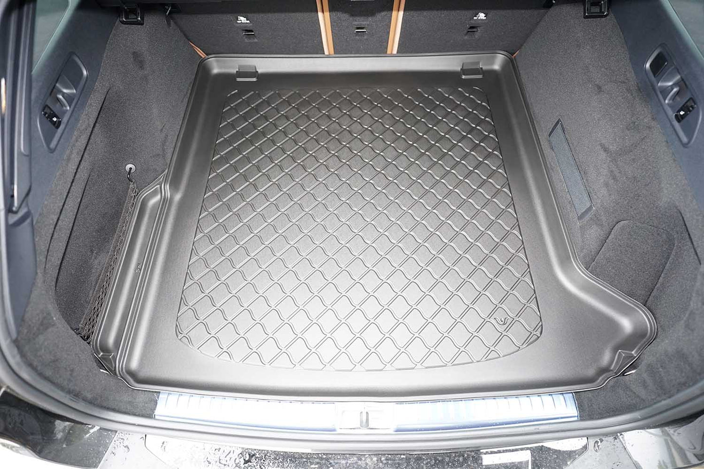 Tavita portbagaj Mercedes E-Class W214 T-Modell fabricatie 08.2023 - prezent, caroserie combi, nu corespunde pentru PHEV, cu ureche detasabila pe stanga #1 - Auto Alorria