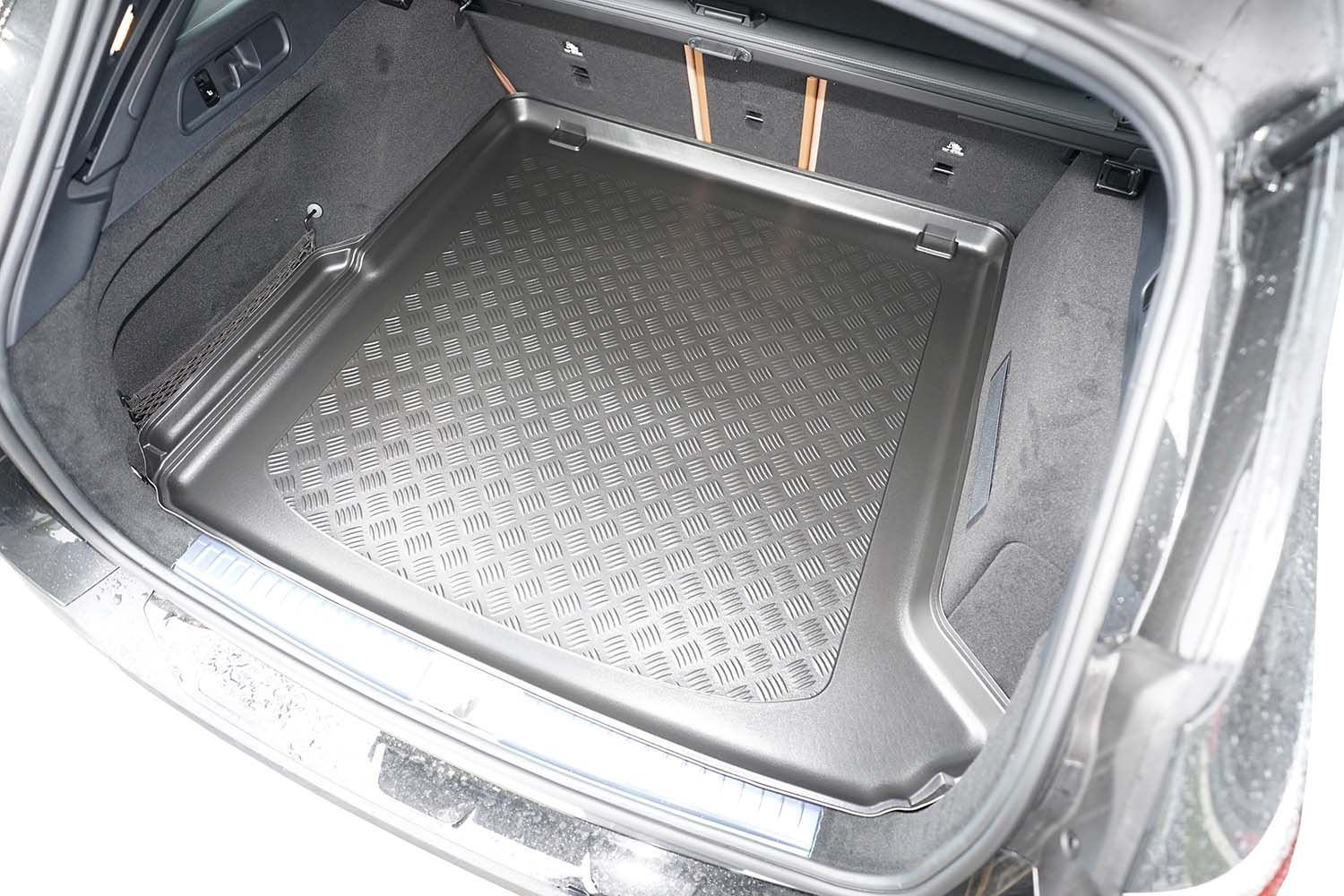 Tavita portbagaj Mercedes E-Class W214 T-Modell fabricatie 08.2023 - prezent, caroserie combi, nu corespunde pentru PHEV, cu ureche detasabila pe stanga #2 - Auto Alorria