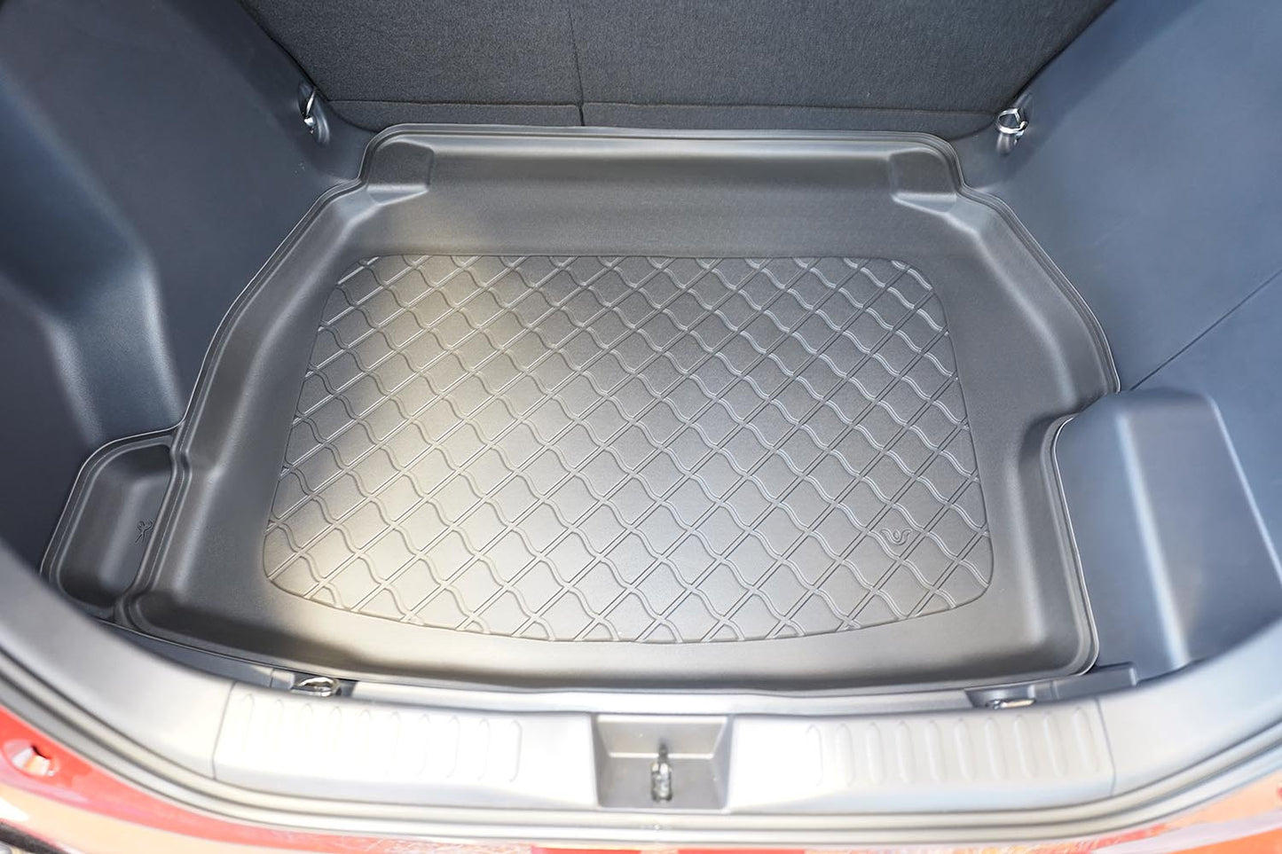 Tavita portbagaj Toyota C-HR II Hybrid 2.0 Dynamic Force 4x4 fabricatie 01.2024 - prezent, caroserie suv, cu ureche detasabila pentru subwoofer, nu corespunde pentru PHEV #1