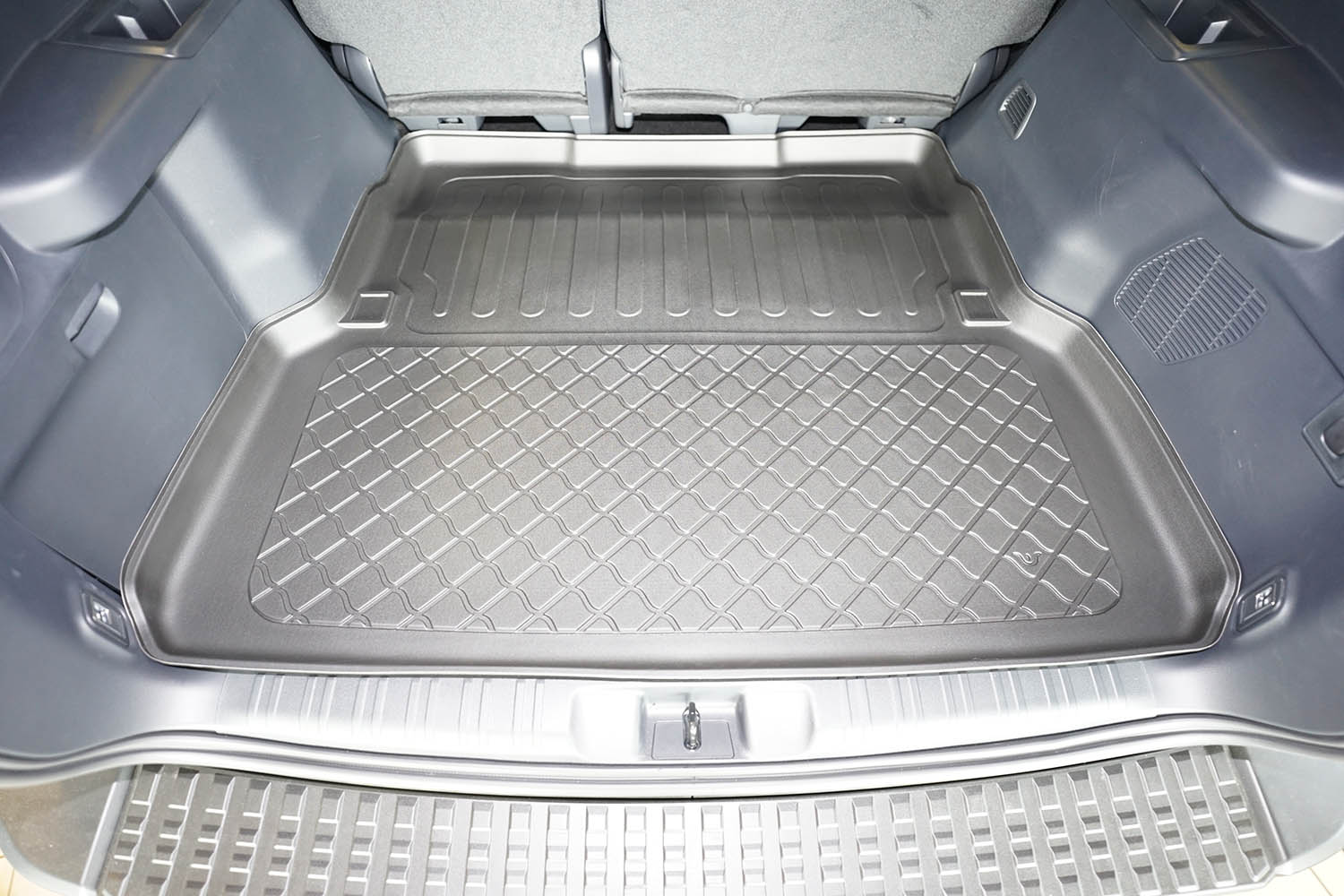 Tavita portbagaj Toyota Land Cruiser J25 fabricatie 06.2024 - prezent, caroserie suv, 5 locuri #1 - Auto Alorria