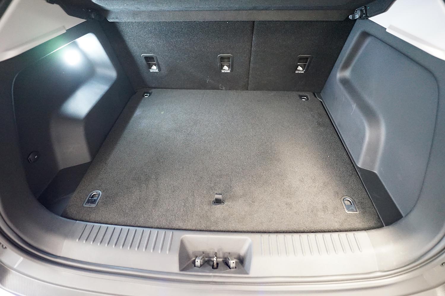 Tavita portbagaj Omoda E5 fabricatie 02.2024 - prezent, caroserie suv, portbagaj superior, cu podea dubla #1 - Auto Alorria