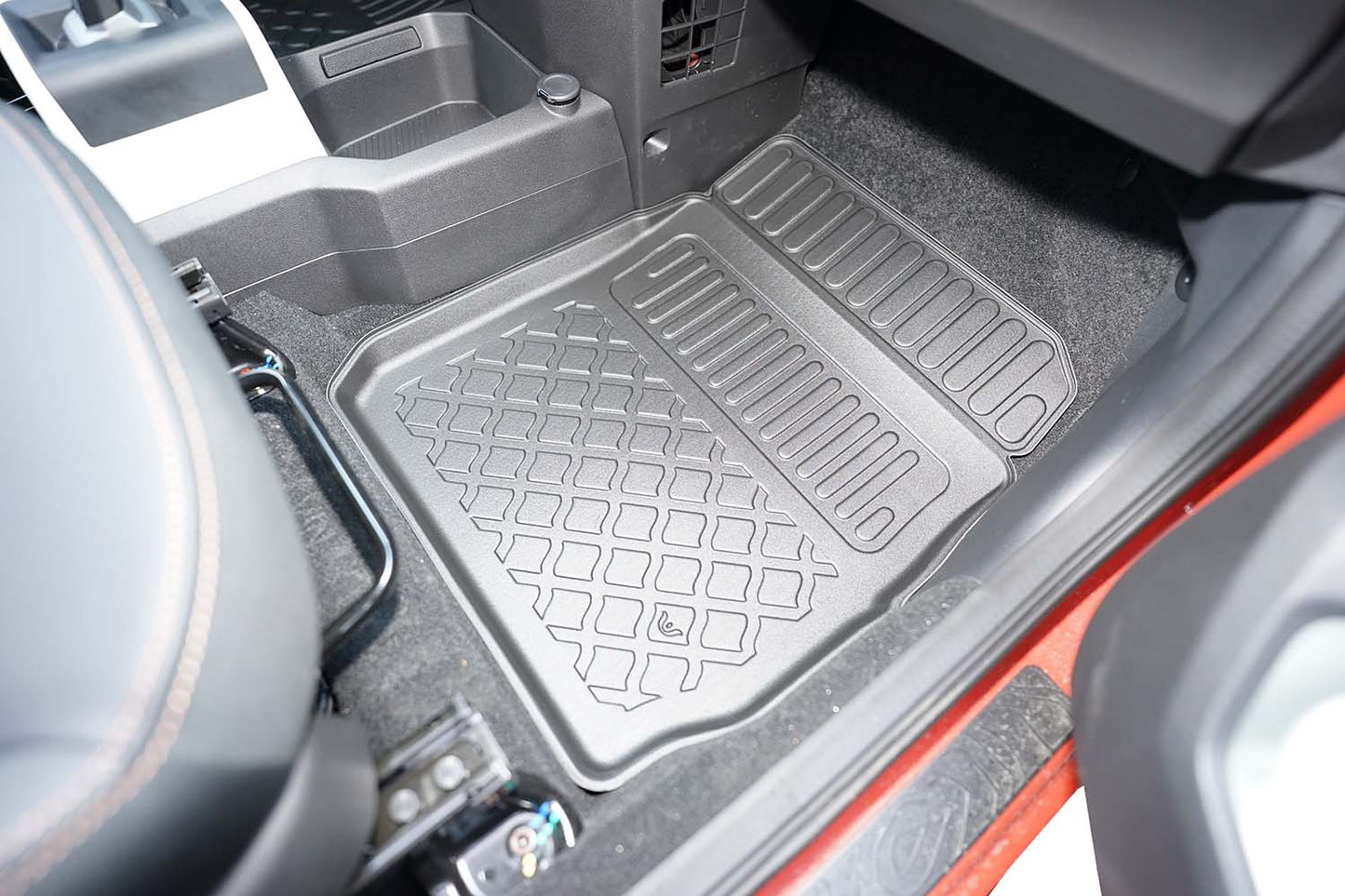 Covorase auto tip tavita Dacia Spring Facelift fabricatie 2024 - prezent, caroserie suv #1