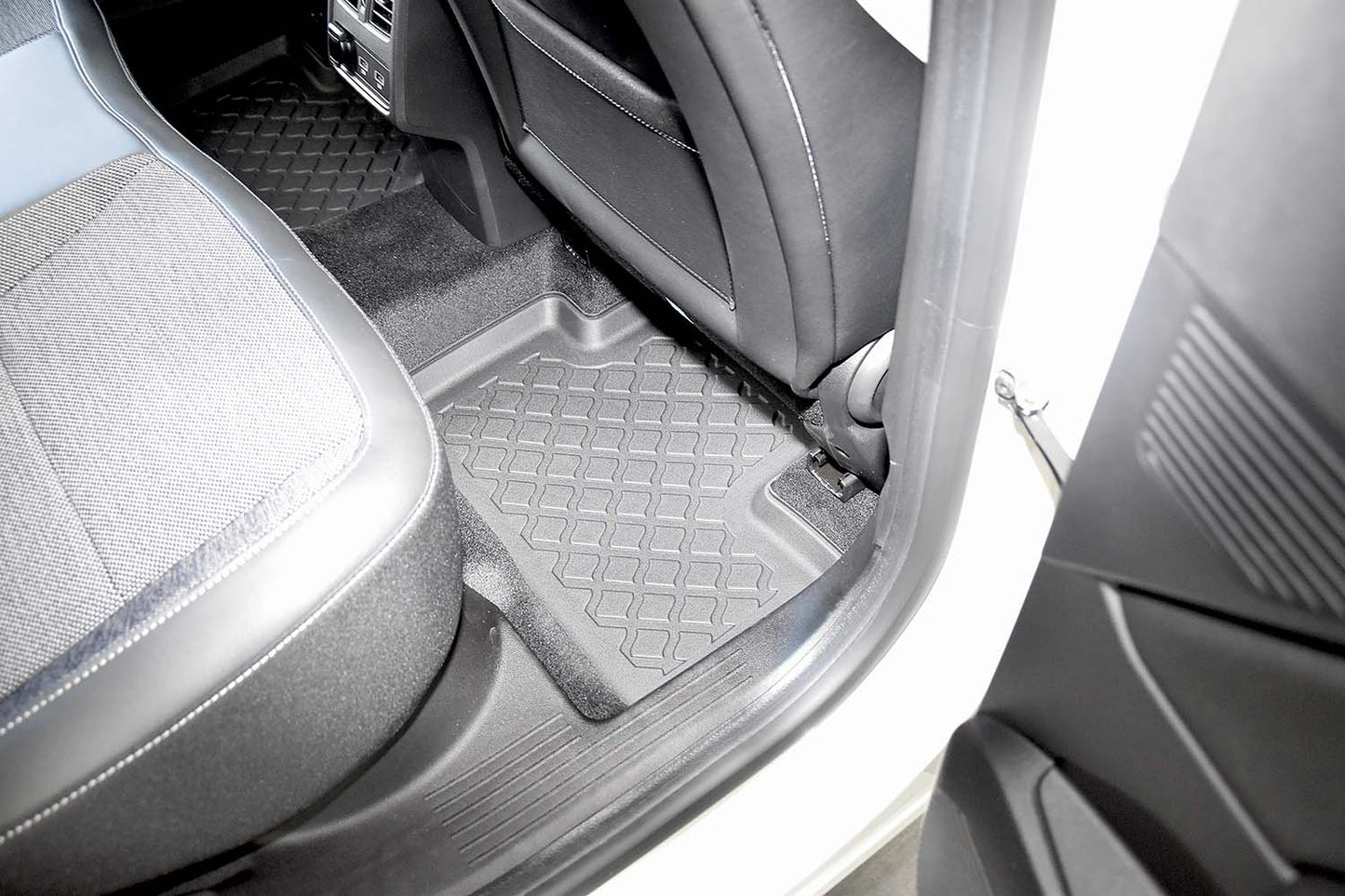 Covorase auto tip tavita Renault Captur II MHEV Facelift fabricatie 07.2024 - prezent, caroserie suv #1