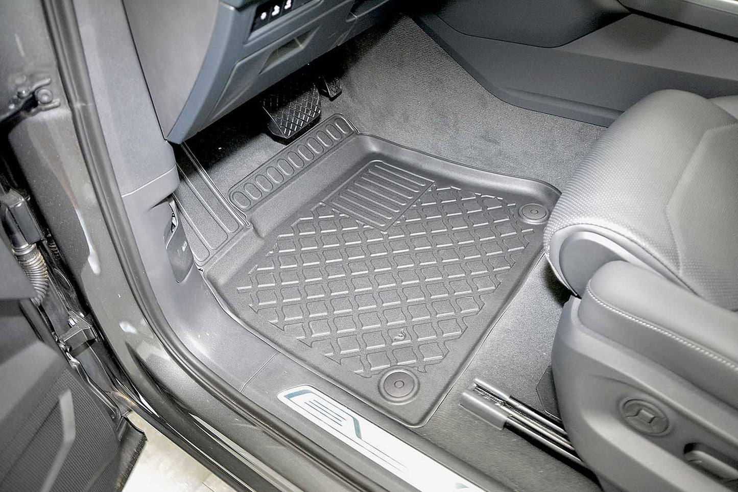 Covorase auto tip tavita Volkswagen Touareg III Facelift fabricatie 05.2023 - prezent, caroserie suv #1 - Auto Alorria