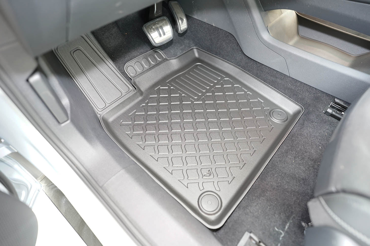 Covorase auto tip tavita Volkswagen ID.7 fabricatie 06.2024 - prezent, caroserie combi #3 - Auto Alorria