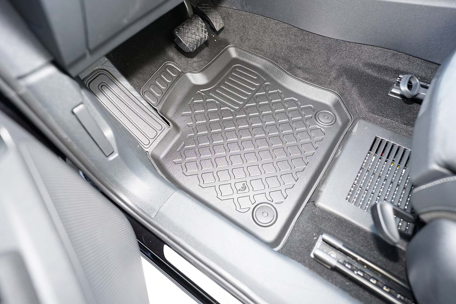 Covorase auto tip tavita Volkswagen Tayron fabricatie 03.2025 - prezent, caroserie suv, 5-7 locuri, fara rand 3 #1 - Auto Alorria