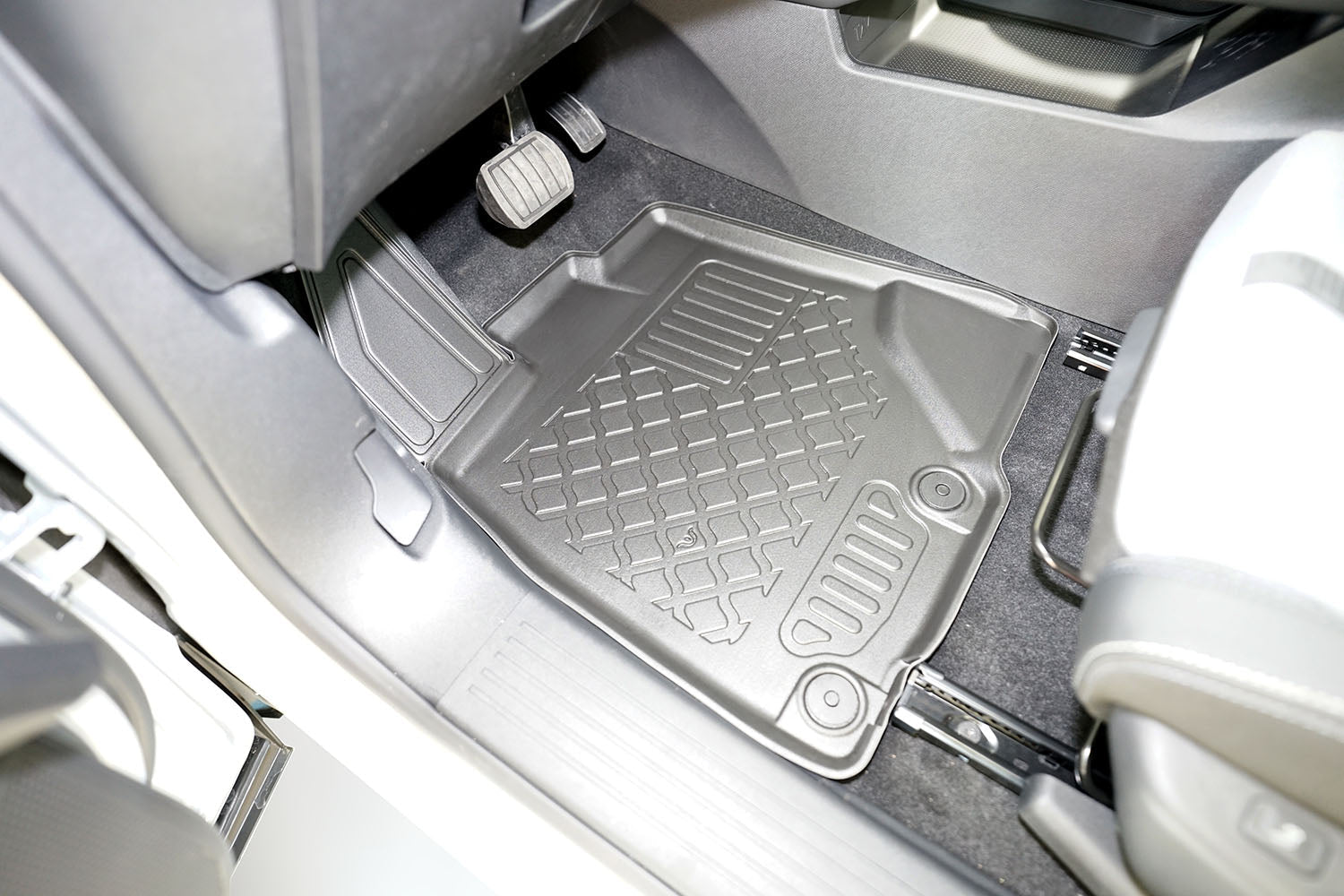 Covorase auto tip tavita Opel Grandland II Hybrid (MHEV) fabricatie 10.2024 - prezent, caroserie suv, nu corespunde pentru electric, al 3-lea rand exclus #1 - Auto Alorria