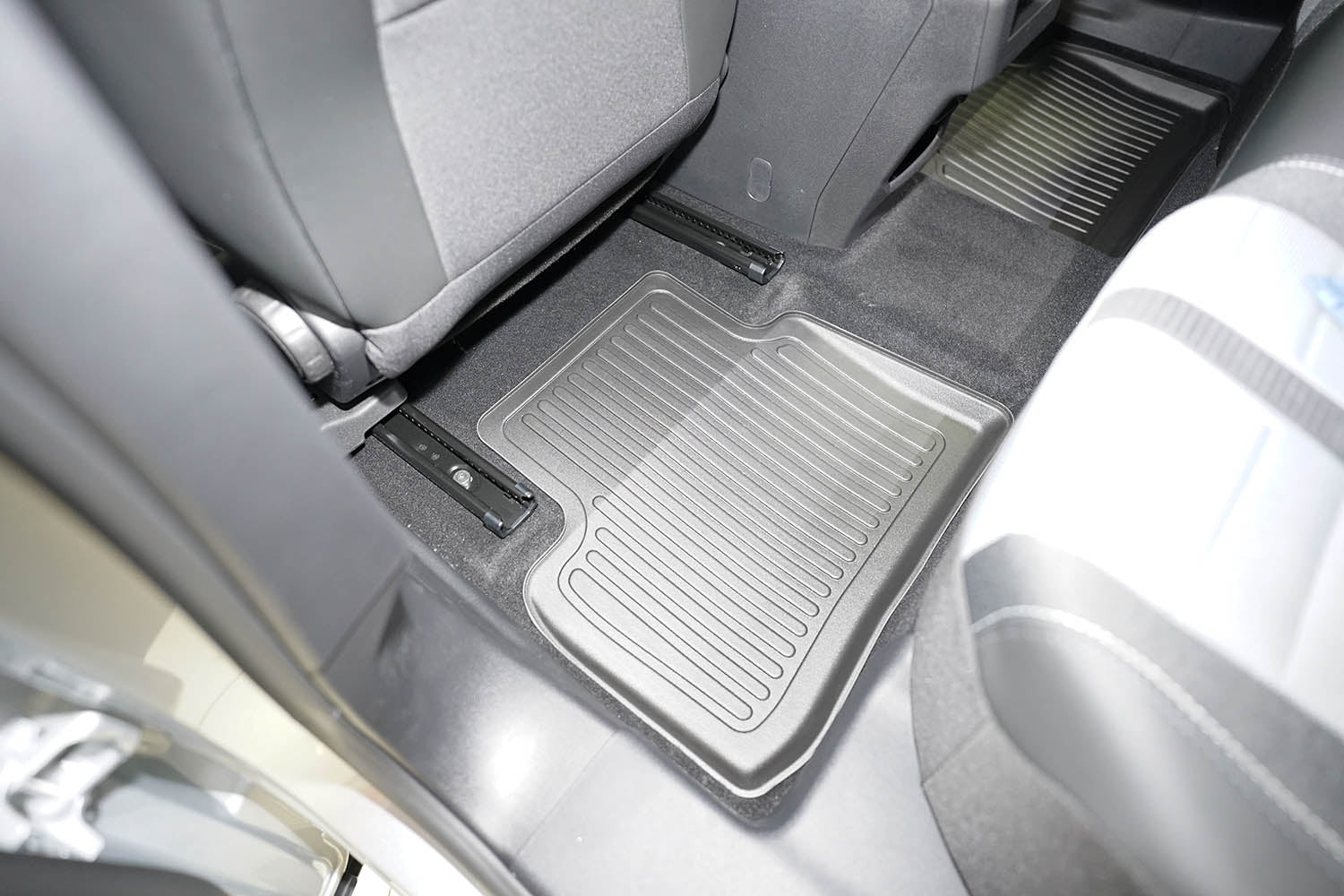Covorase auto tip tavita Peugeot 5008 III Hybrid (MHEV) fabricatie 10.2024 - prezent, caroserie suv, nu corespunde pentru electric, al 3-lea rand exclus #1 - Auto Alorria
