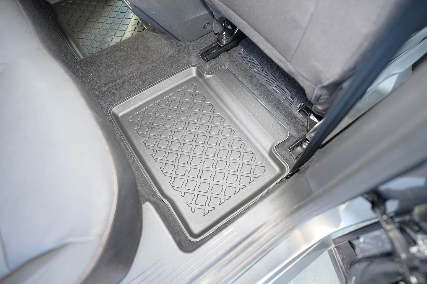 Covorase auto tip tavita Dacia Bigster Hybrid fabricatie 03.2025 - prezent, caroserie suv, nu corespunde pentru mHEV #1 - Auto Alorria