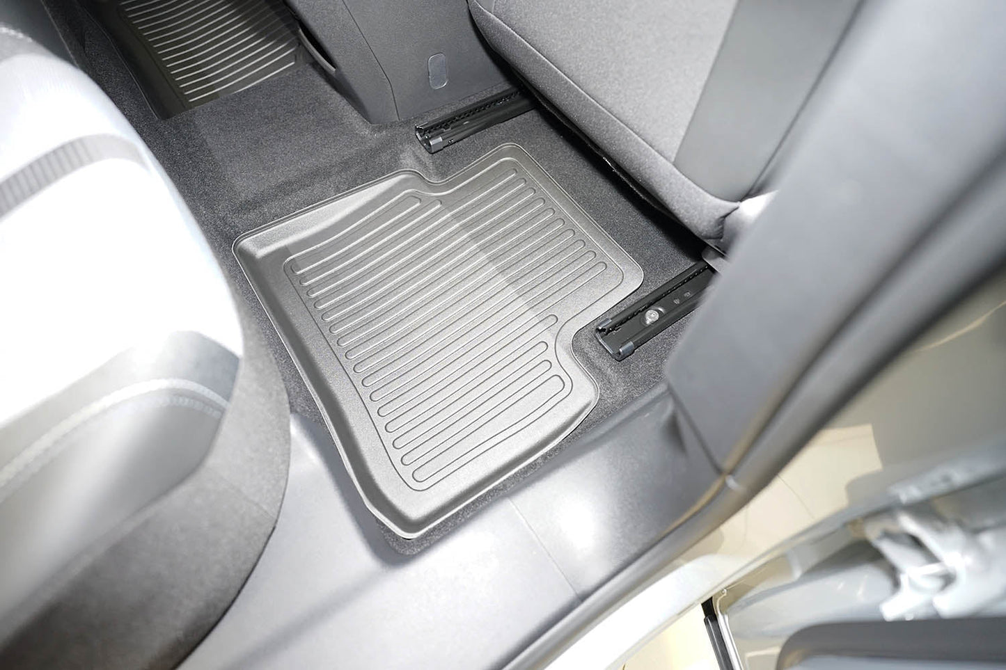 Covorase auto tip tavita Peugeot 5008 III Hybrid (MHEV) fabricatie 10.2024 - prezent, caroserie suv, nu corespunde pentru electric, al 3-lea rand exclus #1 - Auto Alorria