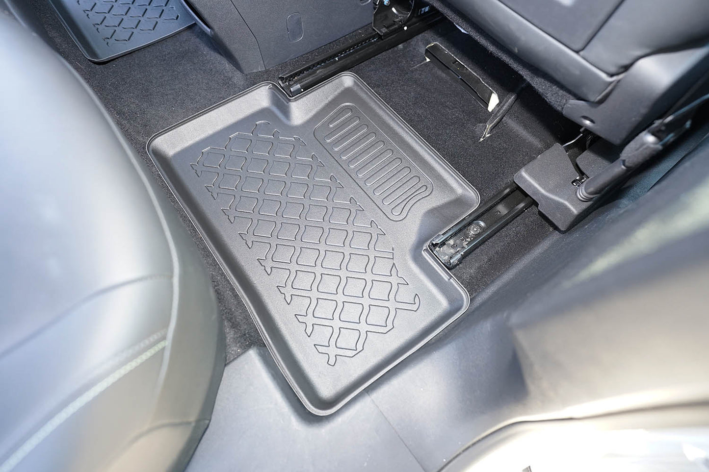 Covorase auto tip tavita Peugeot e-3008 fabricatie 04.2024 - prezent, caroserie suv #1 - Auto Alorria